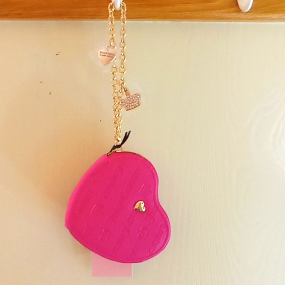 Juicy Couture  Heart zip around 🩷🩷🩷🩷